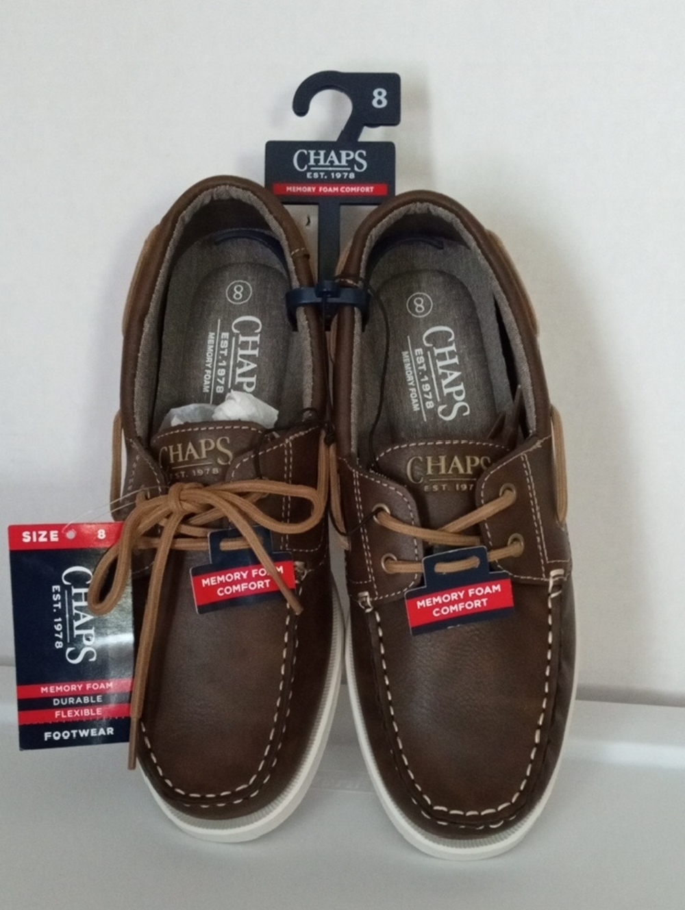 NWT Chaps Men’s Durable and Flexible Lace Shoes with Memory Foam Size 8